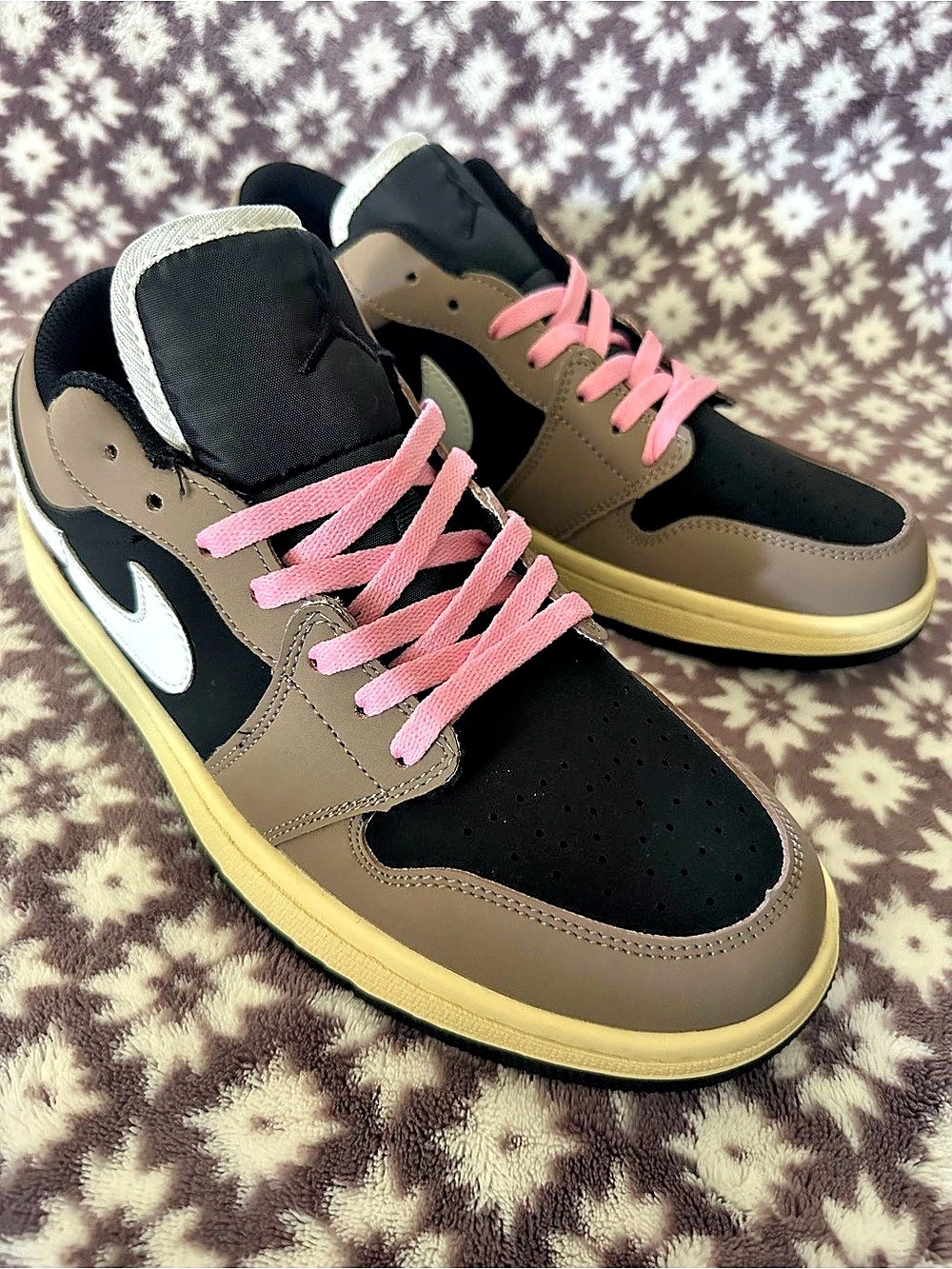 Nike Air Jordan 1 Retro Low OG SP x Travis Scott 'Medium Olive' Sneakers